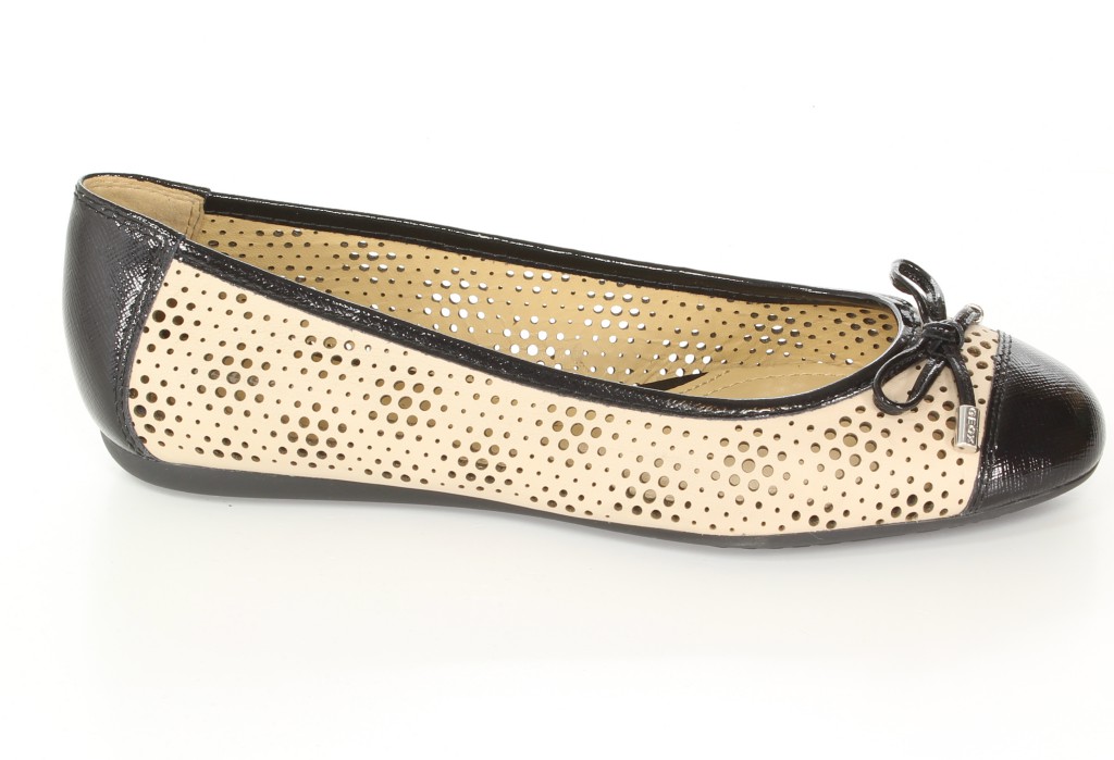 Geox Baleriny D42M4B Skin/Black
