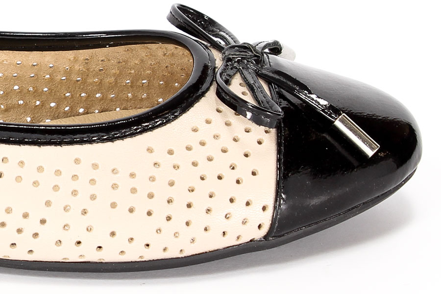 Baleriny Caprice 9-22105-26 344 Sand Su/Blk Pa
