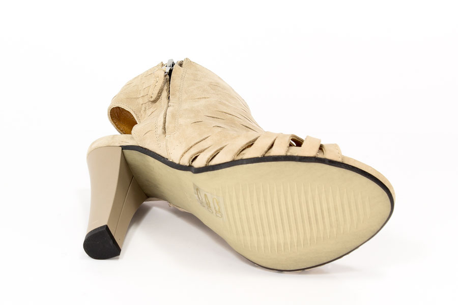 Botki Carinii  B3374-G08-000-000-953 Ipanema smoke