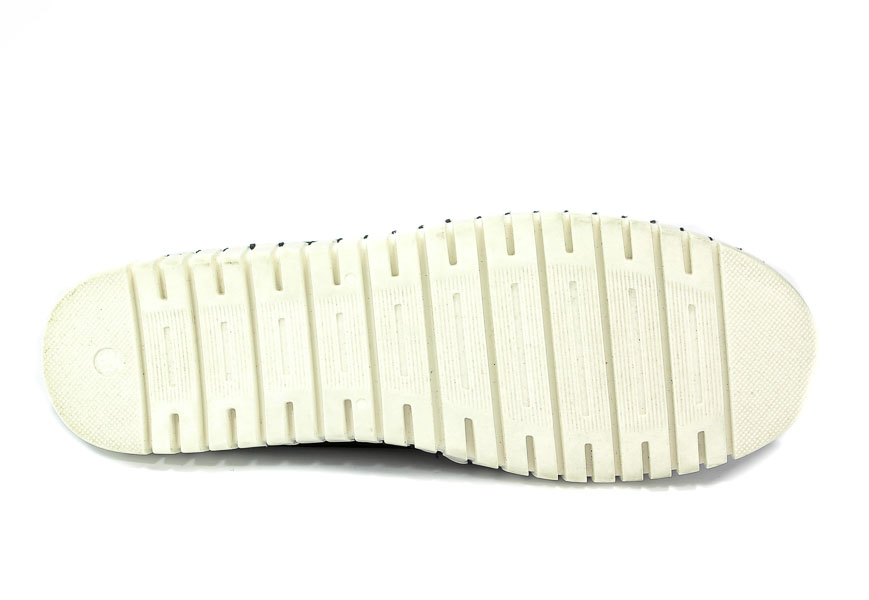 Półbuty Carinii B4290/BP-360-000-000-C91 Czarny